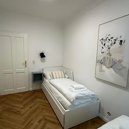 Morand I Apartment *