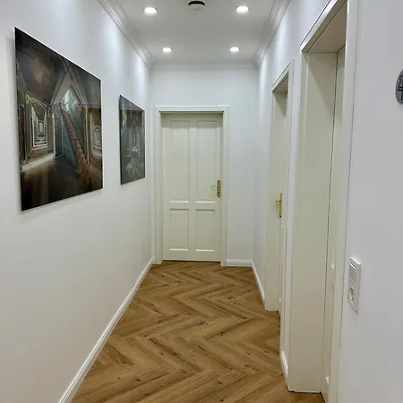 Morand I Apartment *